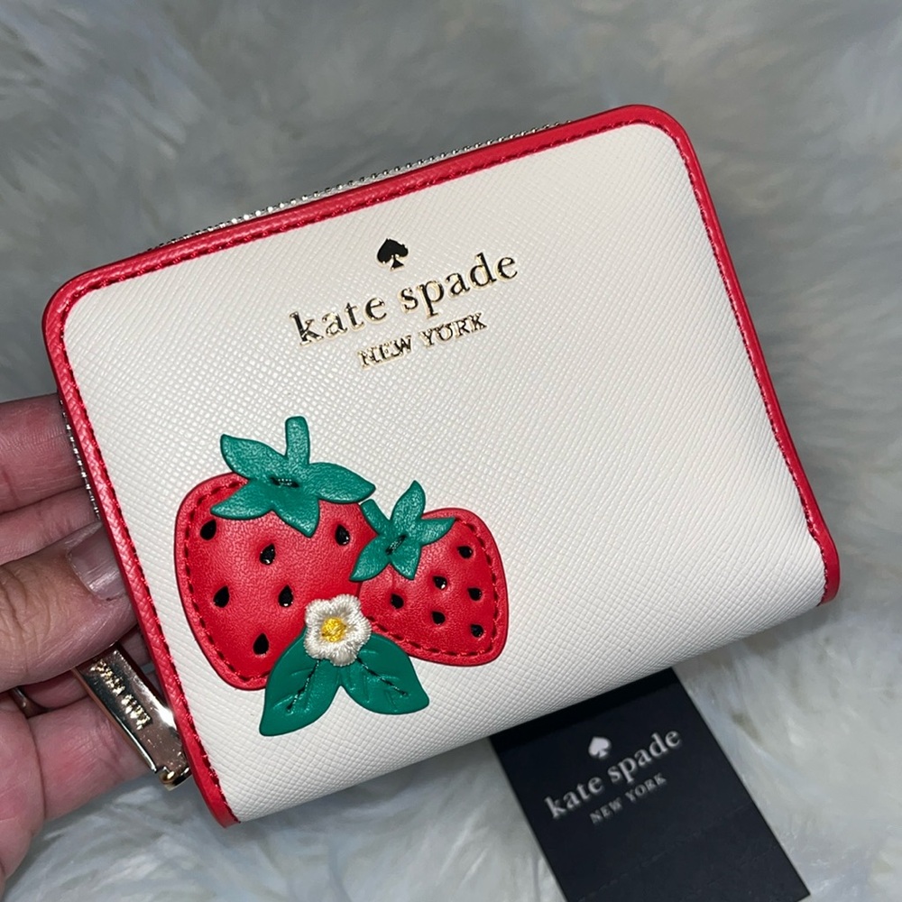 🎉HOST PICK🎉 NWT! kate spade Strawberry Dreams Small Zip Around Wallet